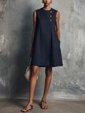 Vestido mini para mujer de estilo minimalista y profesional azul marino con cuello redondo, botones asimétricos, bolsillo lateral, sin mangas