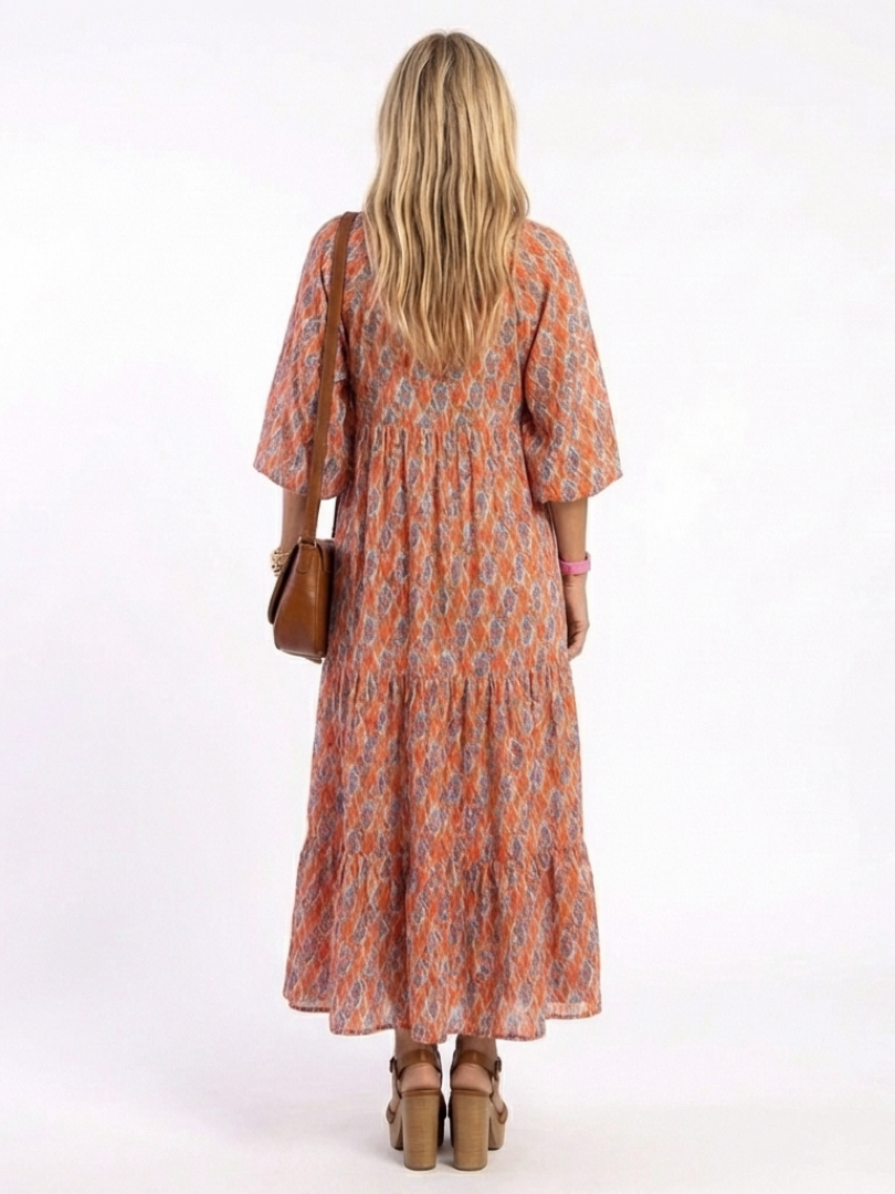 Amara | Vestido midi de volantes con estampado geométrico y escote en V