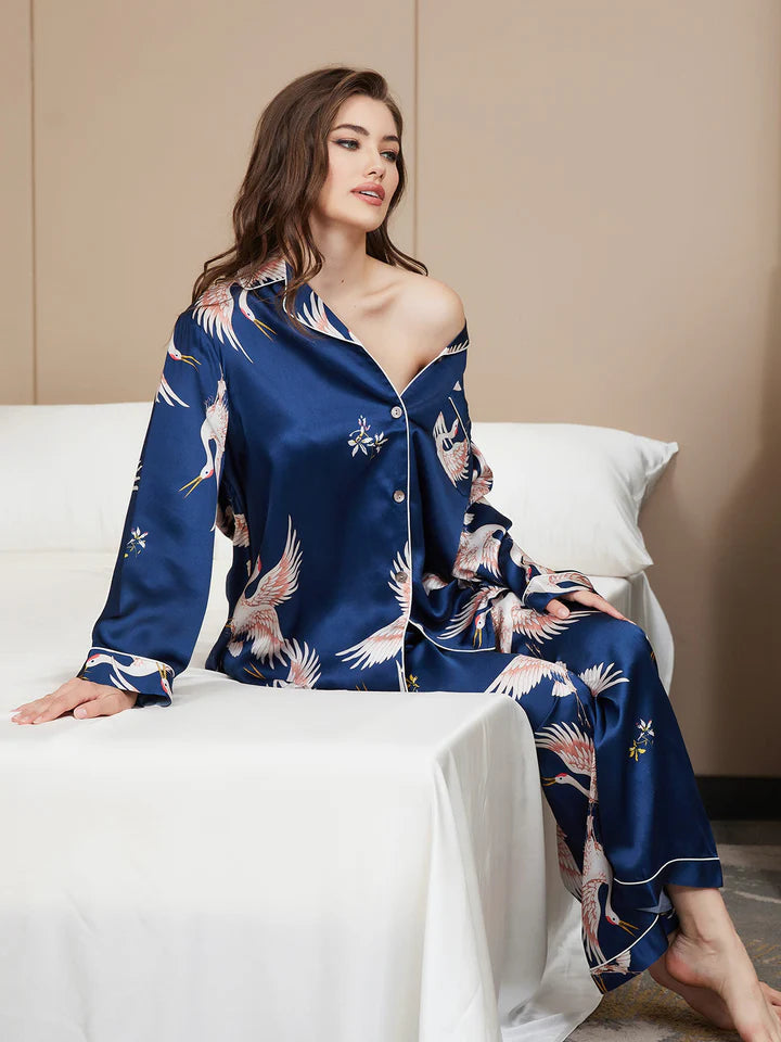 Pijama de seda de manga larga con estampado de grulla