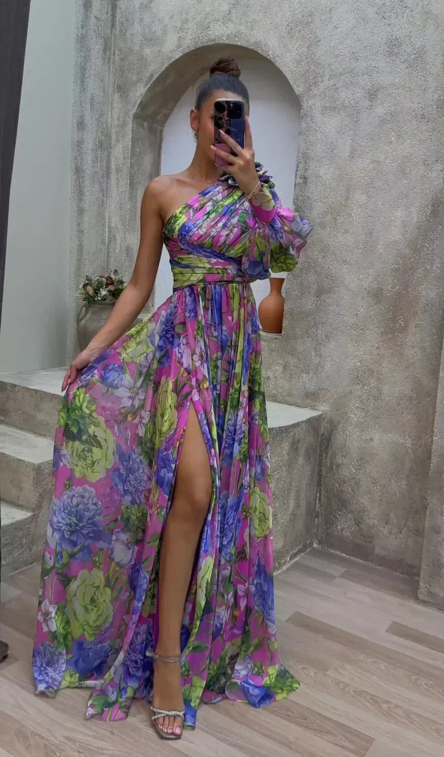Mabel | Vestido Dramático Blossom - Elegancia para la noche con toque floral