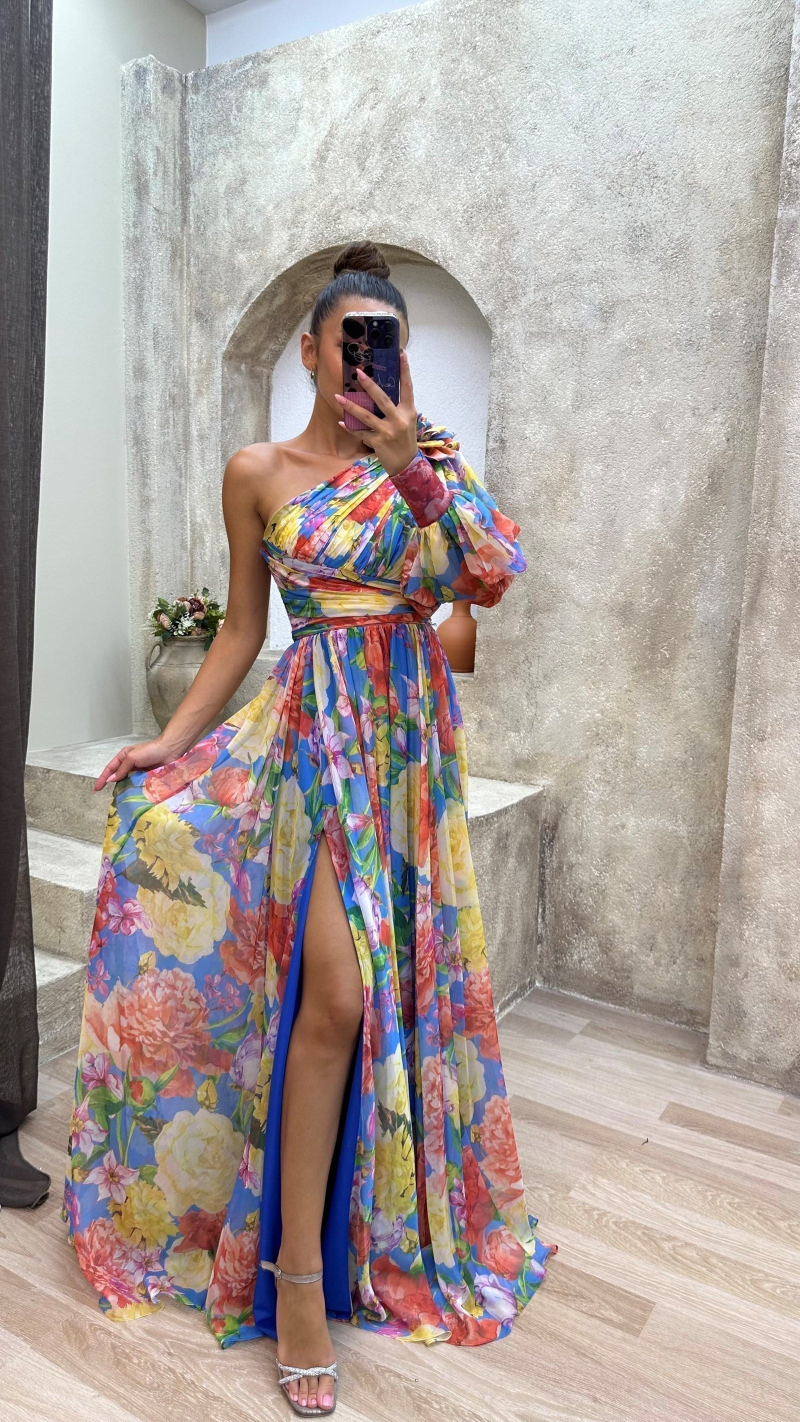 Mabel | Vestido Dramático Blossom - Elegancia para la noche con toque floral