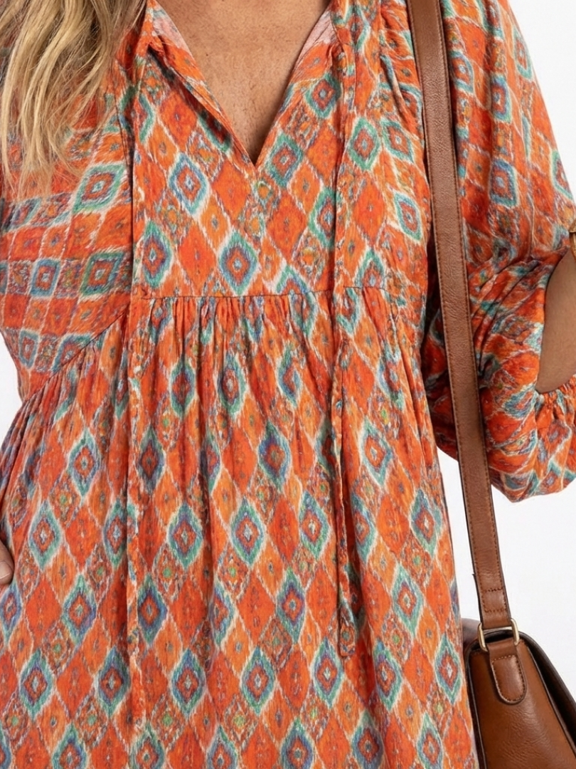 Amara | Vestido midi de volantes con estampado geométrico y escote en V