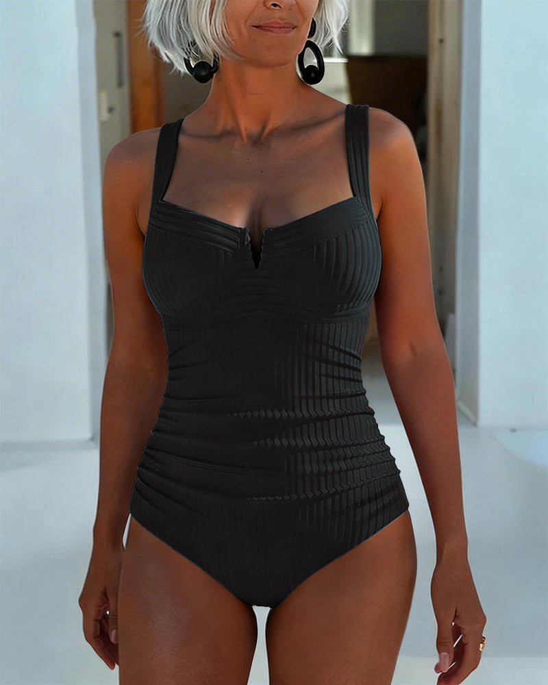 Traje de una pieza con tirantes espagueti y escote cuadrado