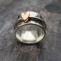 Isabel - Anillo de Plata con Corazón Dorado