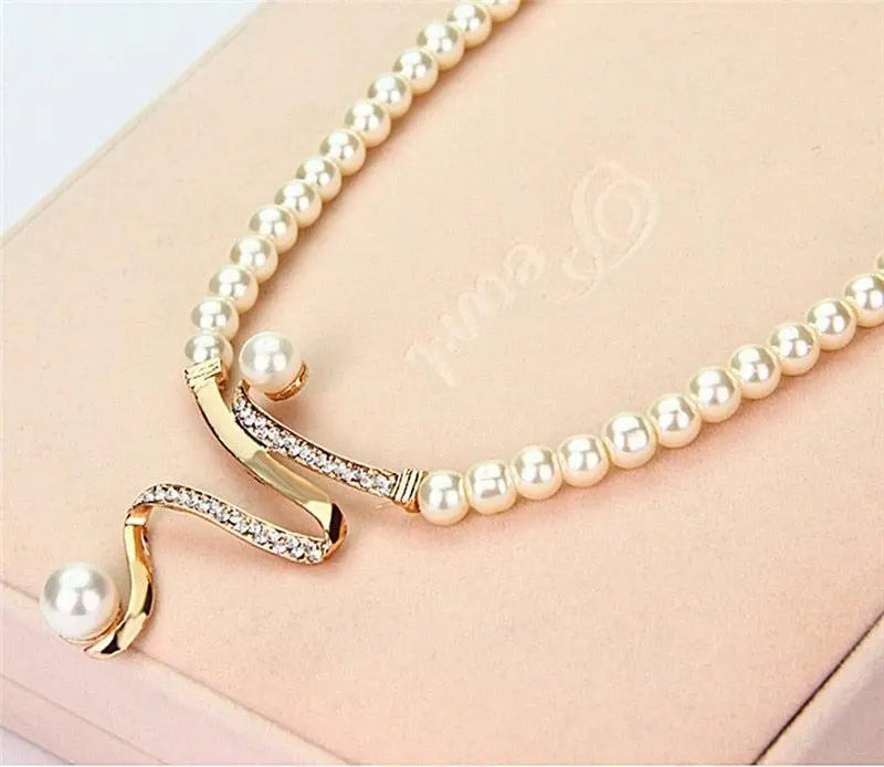 Almudena - Set de Collar y Pendientes con Perlas Naturales
