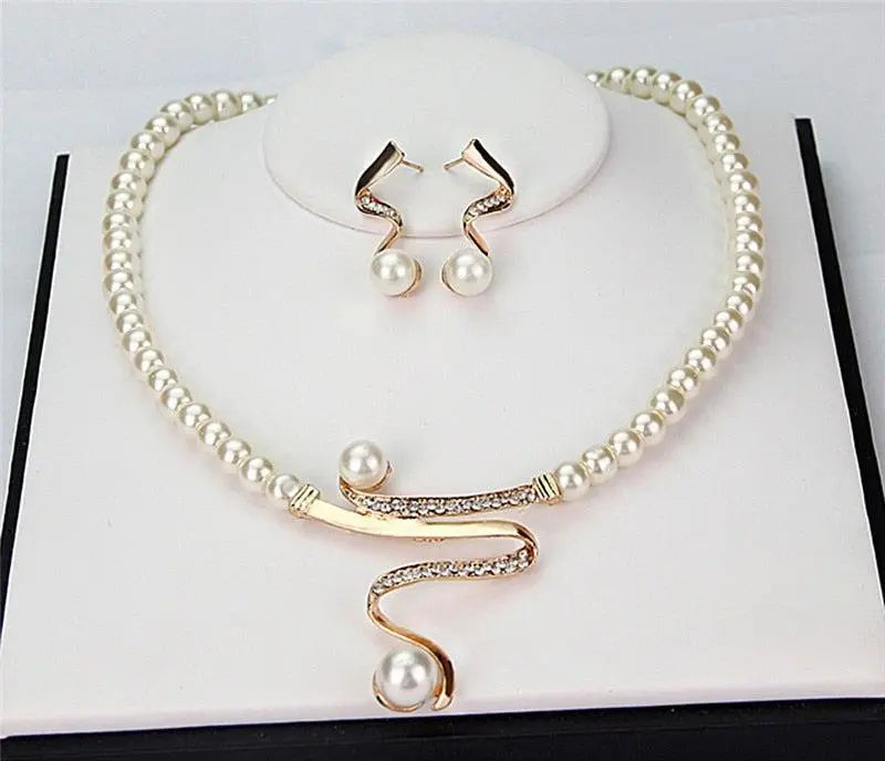 Fabiola - Conjunto de Collar y Pendientes con Perlas Naturales