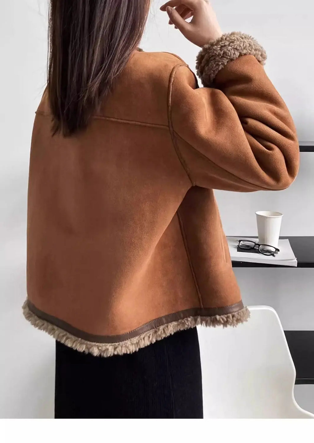 Chaqueta corta de piel sintética para mujer