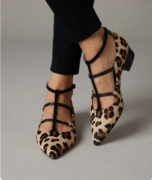 Bridget - Zapatos con tacón y correa de leopardo