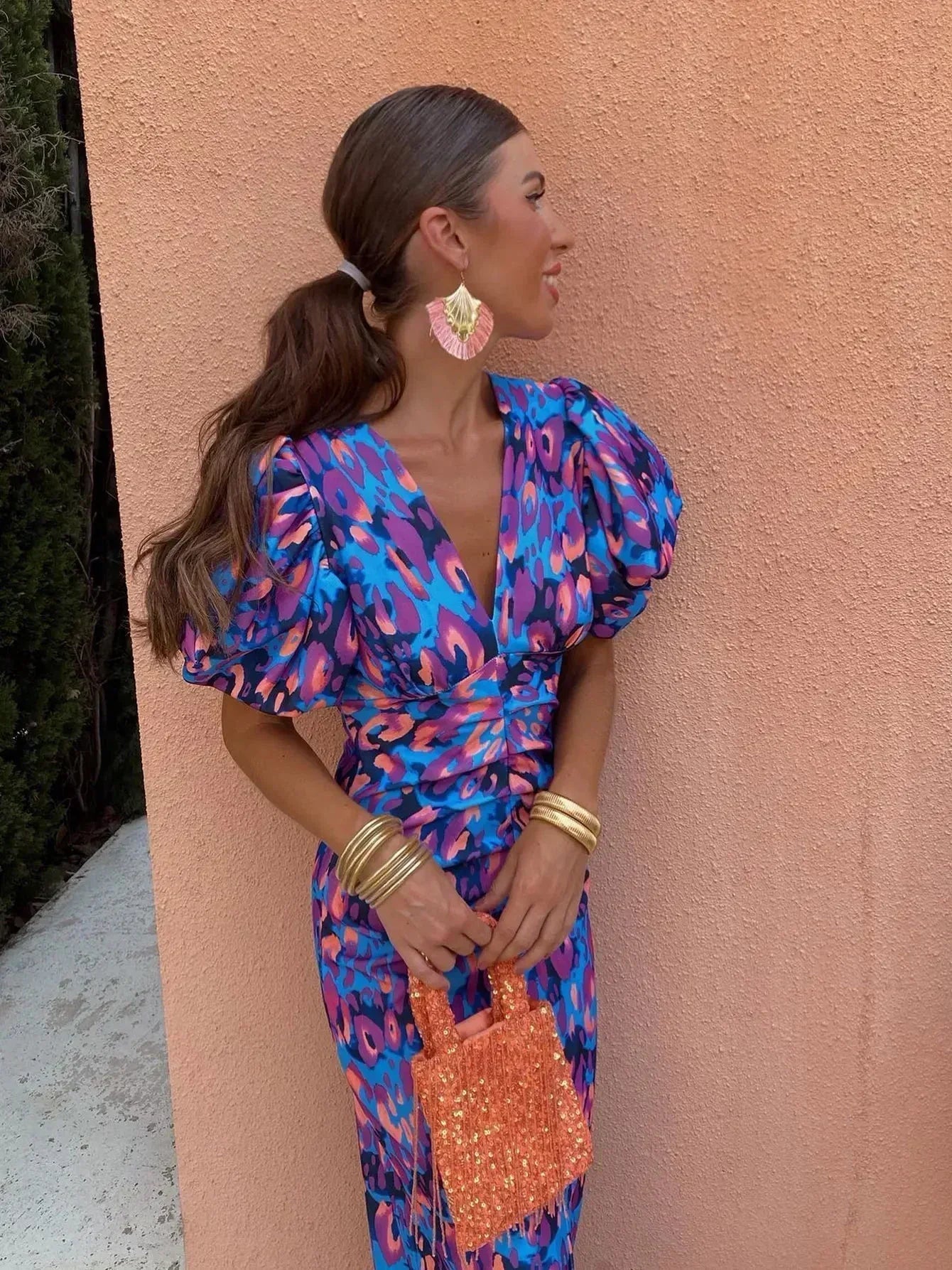Loren - Vestido midi vibrante con mangas abullonadas