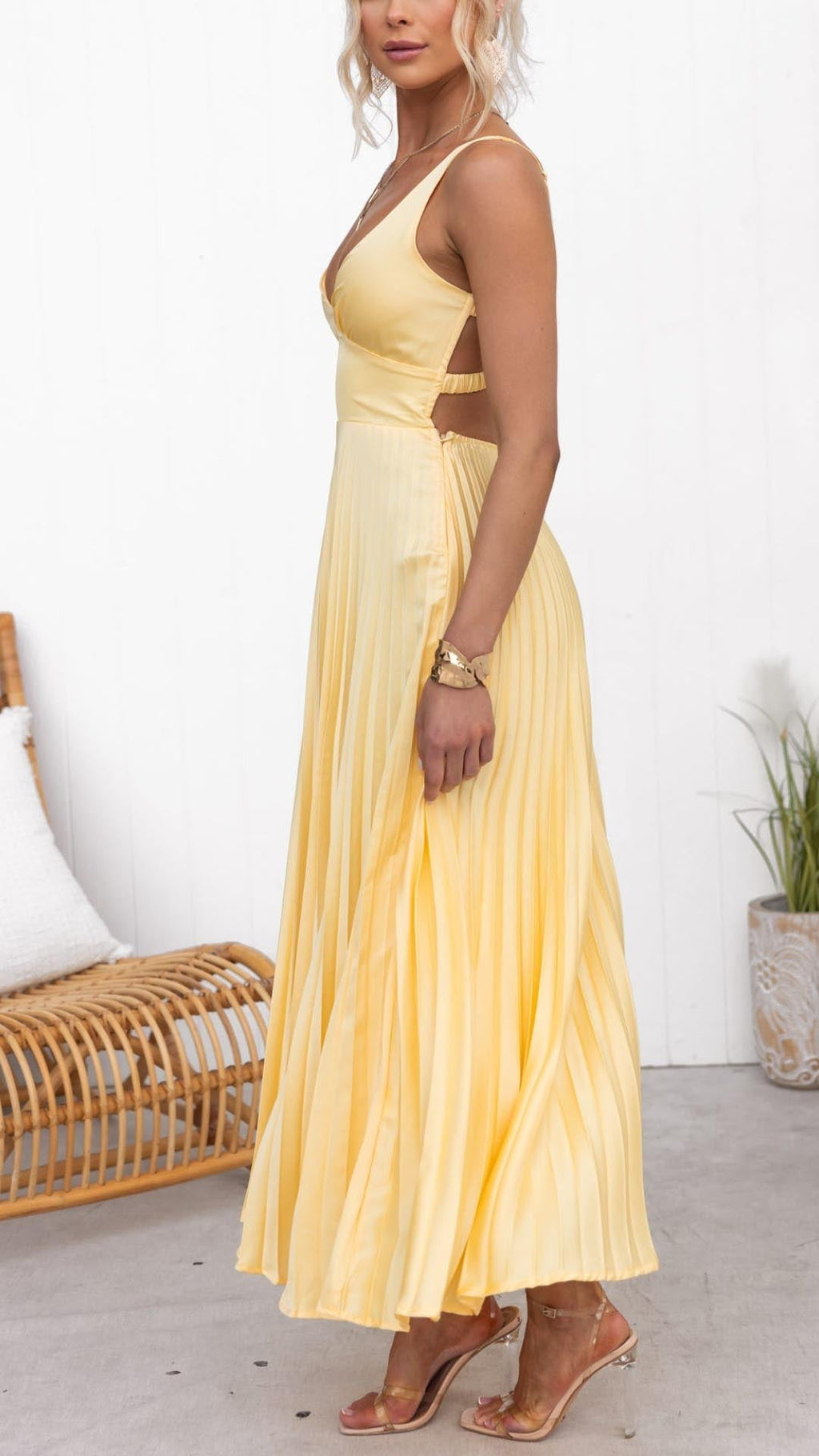 Malka™ | Vestido largo plisado con escote en V – elegante y femenino