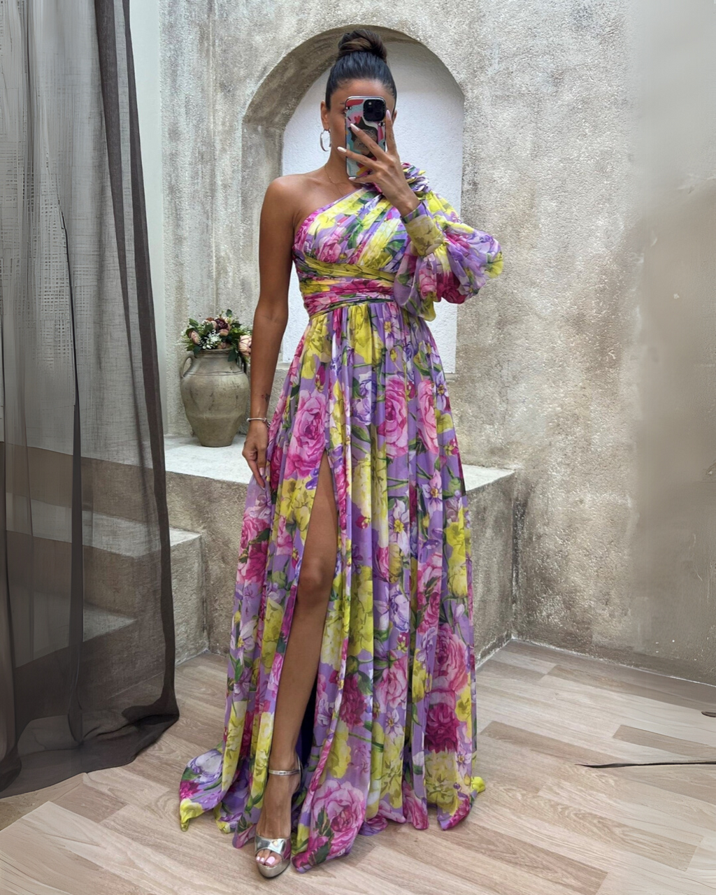 Mabel | Vestido Dramático Blossom - Elegancia para la noche con toque floral