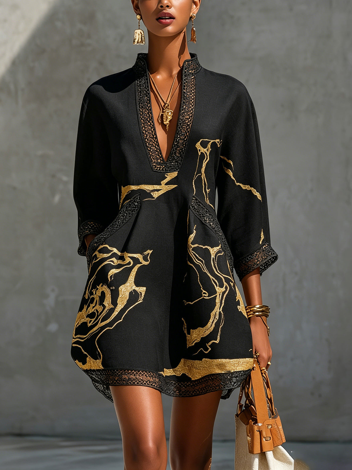 Donatella | Vestido mini con estampado efecto mármol dorado y encaje de ganchillo