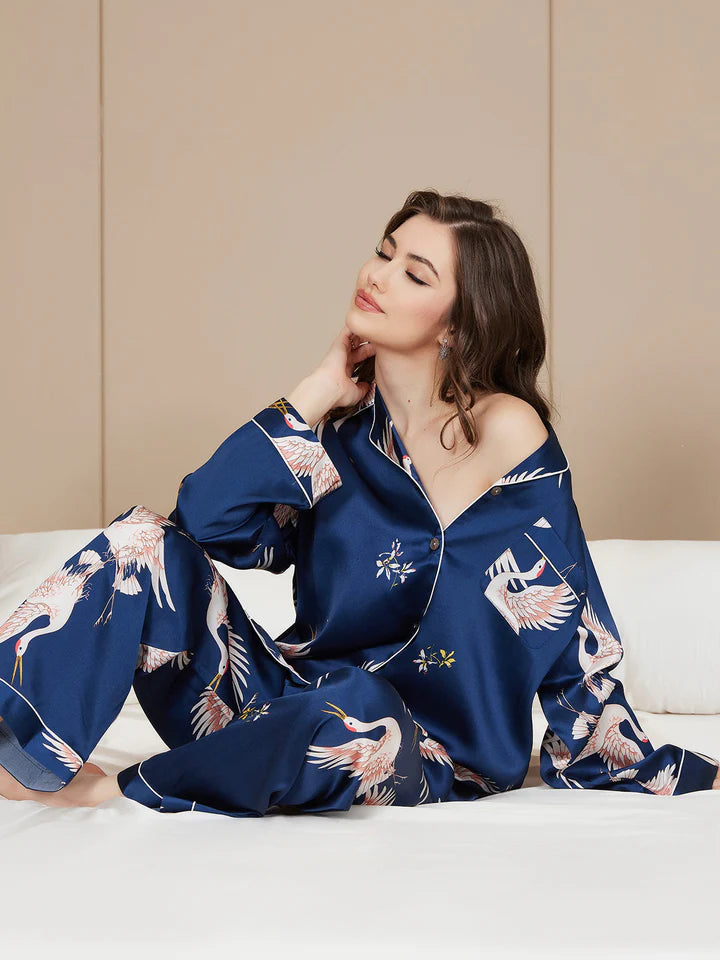 Pijama de seda de manga larga con estampado de grulla