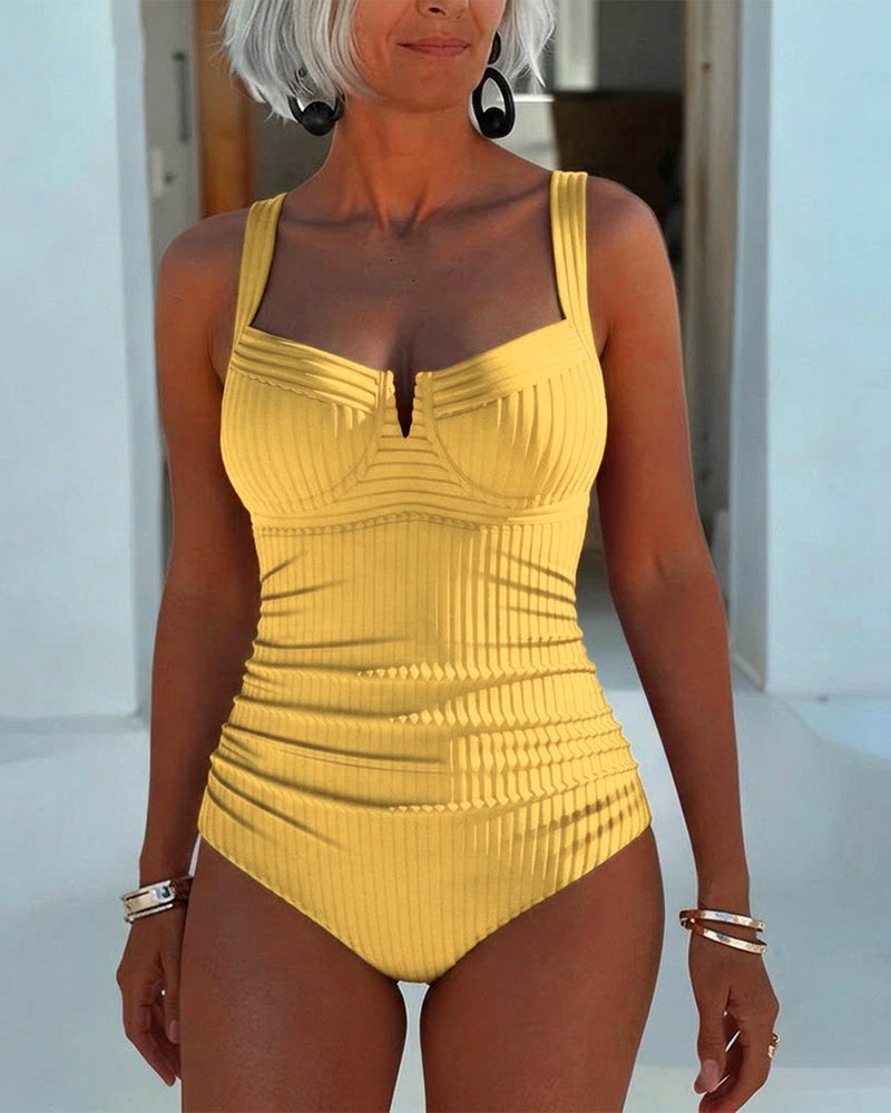 Traje de una pieza con tirantes espagueti y escote cuadrado
