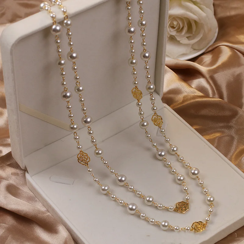 Mercedes - Collar Dorado Elegante con Perlas