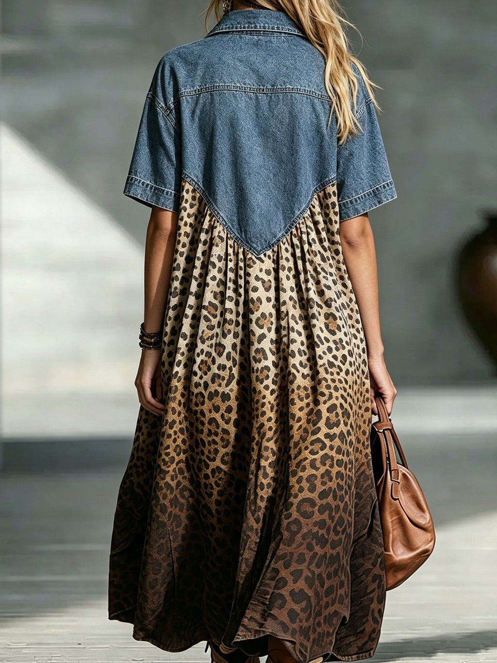 Vestido midi con estampado de leopardo